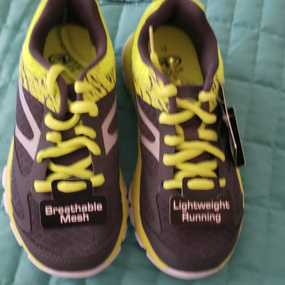 NWT  Athletic Works Sneakers